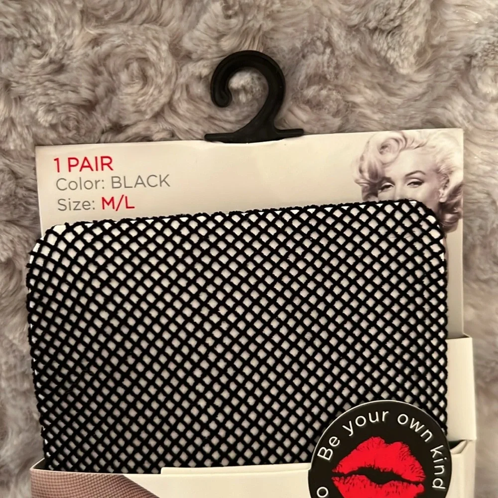Marilyn Monroe Black Fishnet Tights Size M/L NWT